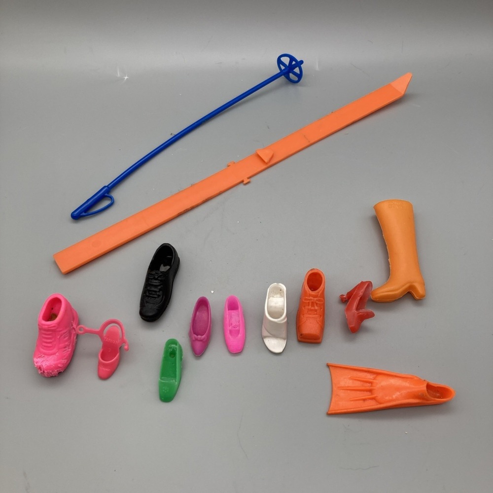 Lot Of 13 Mismatched Barbie Shoes And Accessories Ski/Pole/Flipper/Shoes